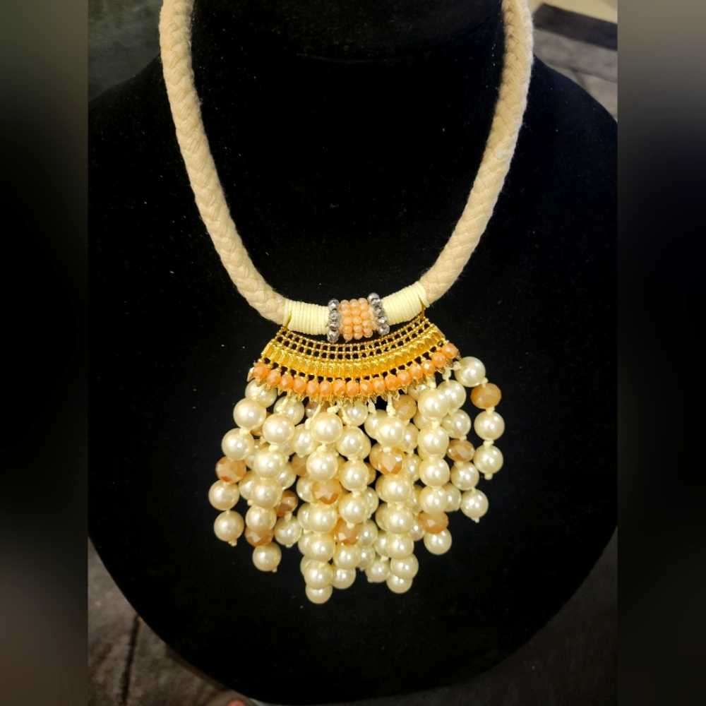 NWT Pearl Non metal Necklace